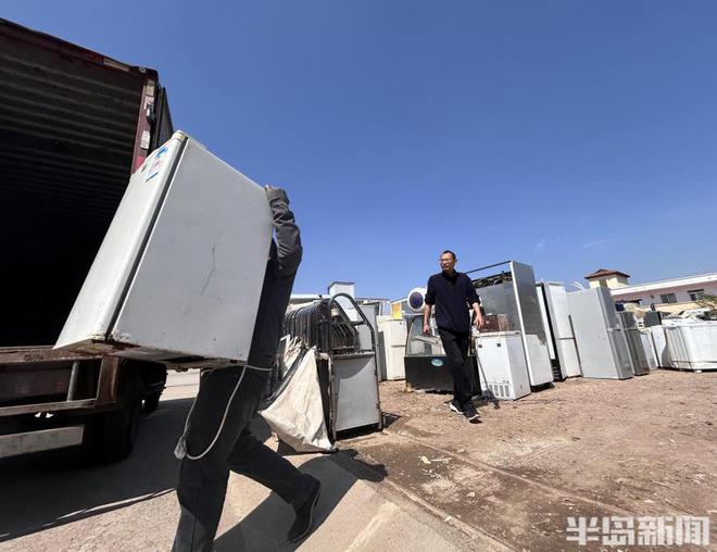 一台旧冰箱在青kaiyun岛的再生！记者探访：岛城废旧家电从回收到再利用全过程(图3)
