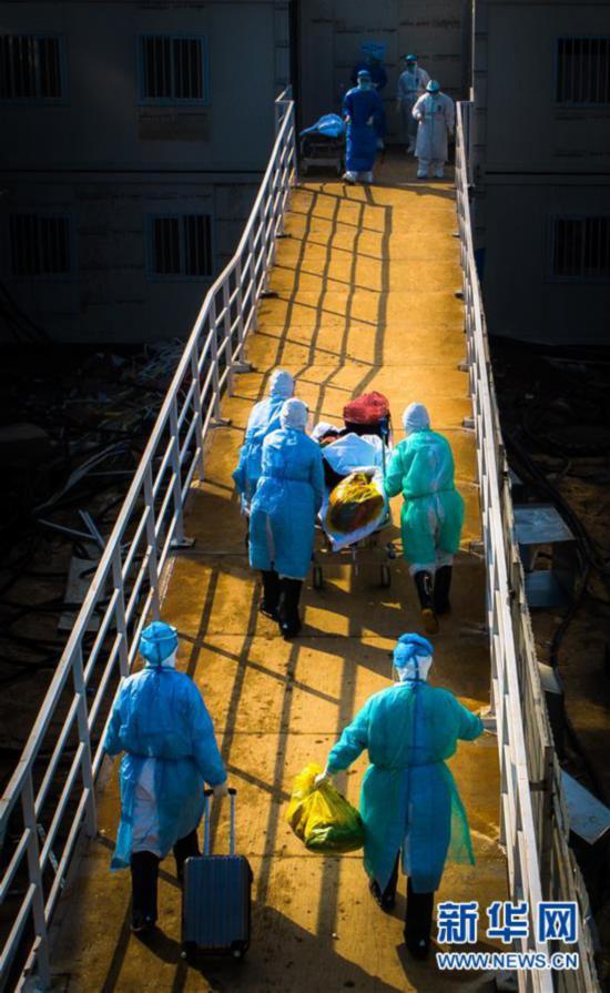 和時間拼速度與死神搶生命——火神山醫院重症醫學一科裡的“生死戰”(图11)